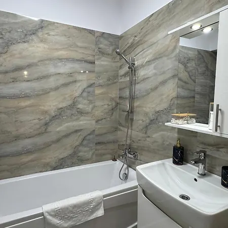 Alexa Deluxe At Address Rezidence With Parking