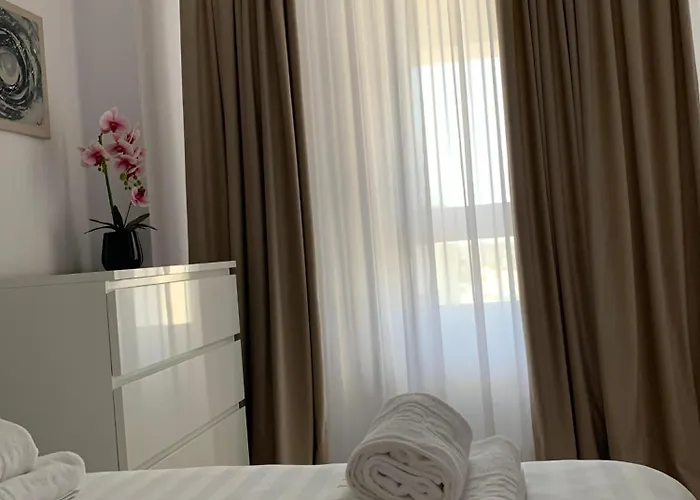 Alexa Deluxe At Address Rezidence With Parking