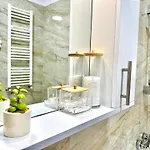 Alexa Deluxe At Address Rezidence With Parking Apartman